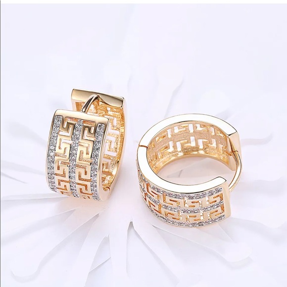 New Greek Design Huggie Hoop Earrings 18K Gold P - Picture 3 of 5